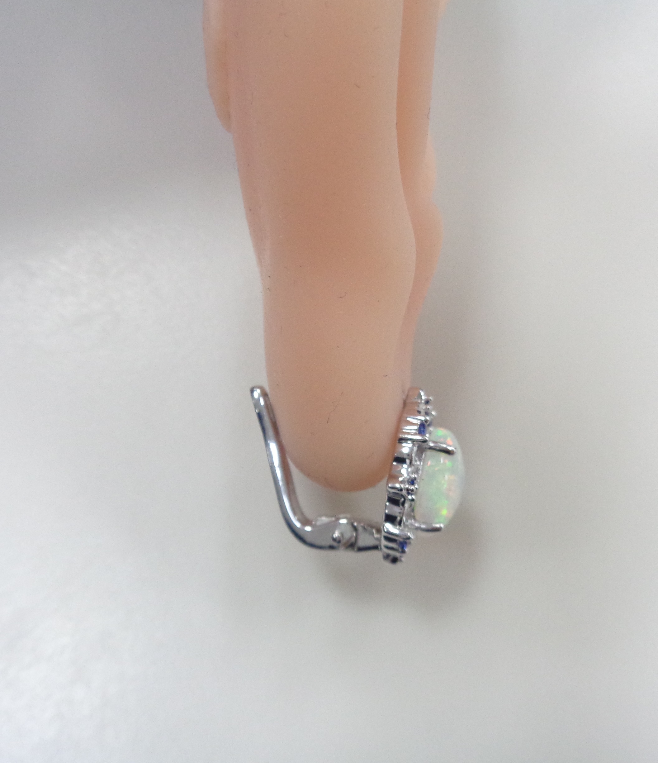 Серебряные серьги с опалами